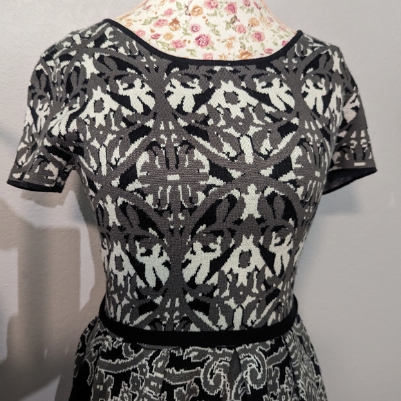 Jessica Simpson Dress- Regal ! - Picture 5 of 5